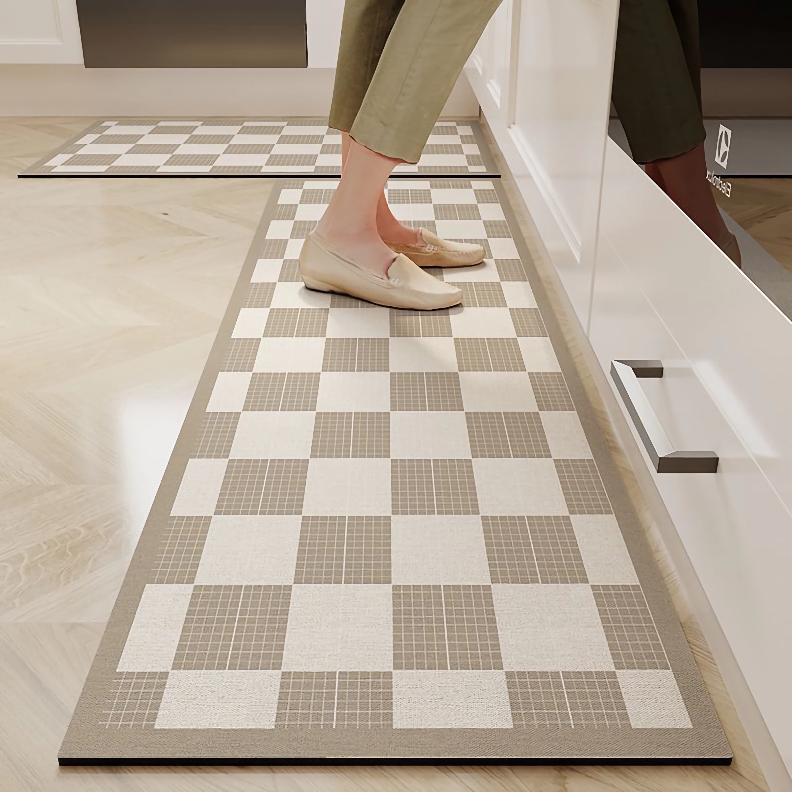 https://juhi.co.uk/wp-content/uploads/2023/09/Super-Non-slip-Kitchen-Floor-Mats-Diatomite-Long-Carpet-Absorbent-Oil-absorbent-Bathroom-Mats-Non-slip.jpg